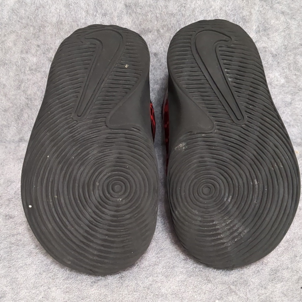 Red Nike team hustle toddler shoes 6C - Picture 5 of 7